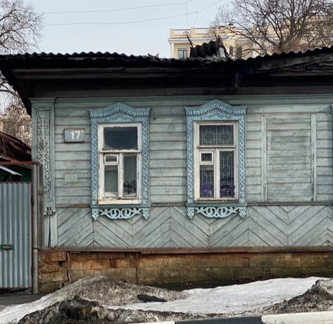 домик с наличниками
